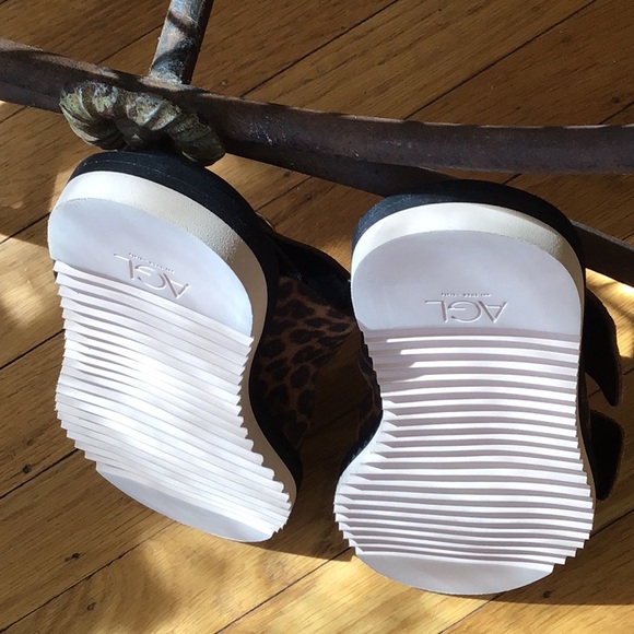 NWOT Animal Print AGL Italian Leather Buckle Sandals - Picture 8 of 9